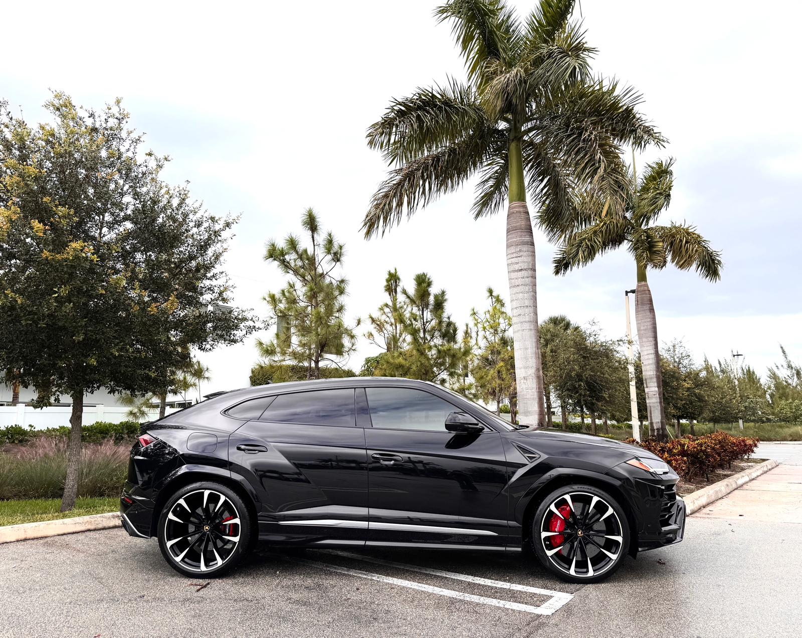 Image Lamborghini Urus 2019