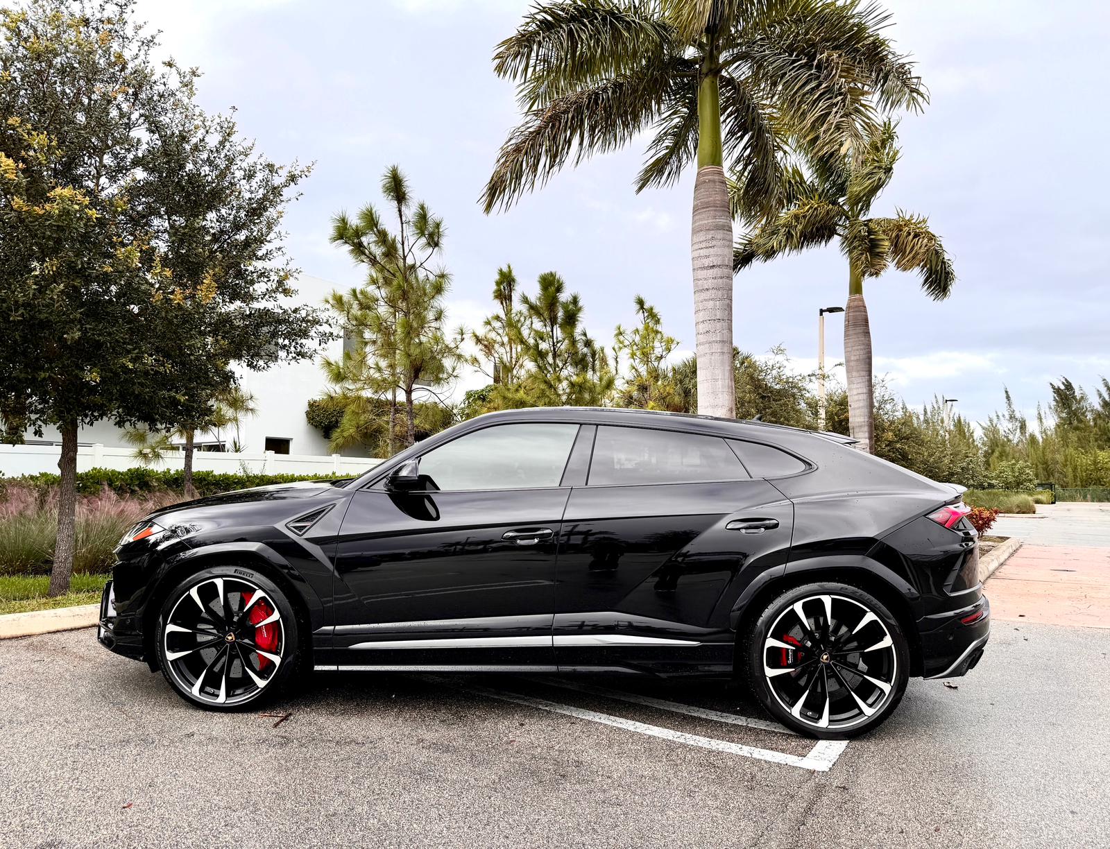 Image Lamborghini Urus 2019